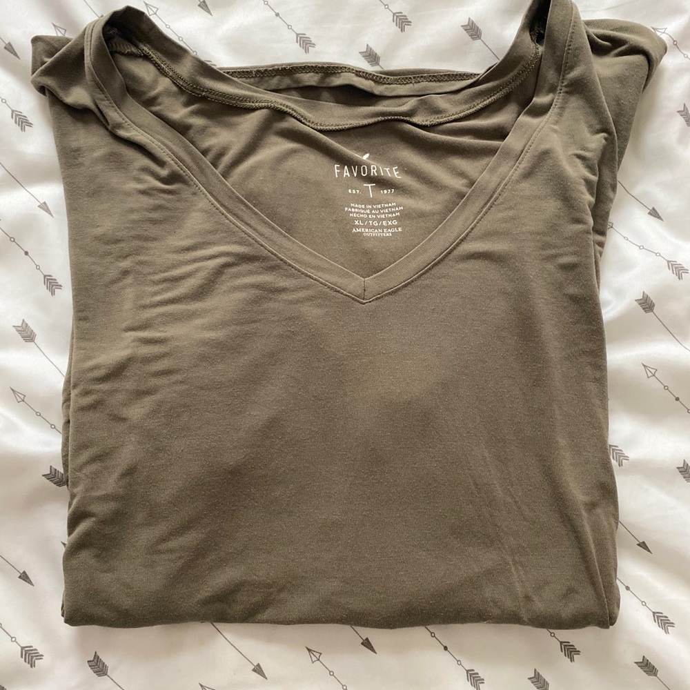 Women’s American eagle Favorite T shirt